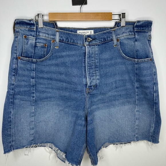 ABERCROMBIE The 7” High Rise Dad Denim Shorts - Picture 2 of 5